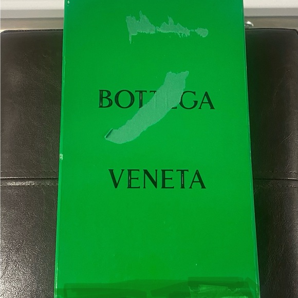 Bottega Veneta
Black and Gold ball High-Heeled Sandal - Picture 12 of 15